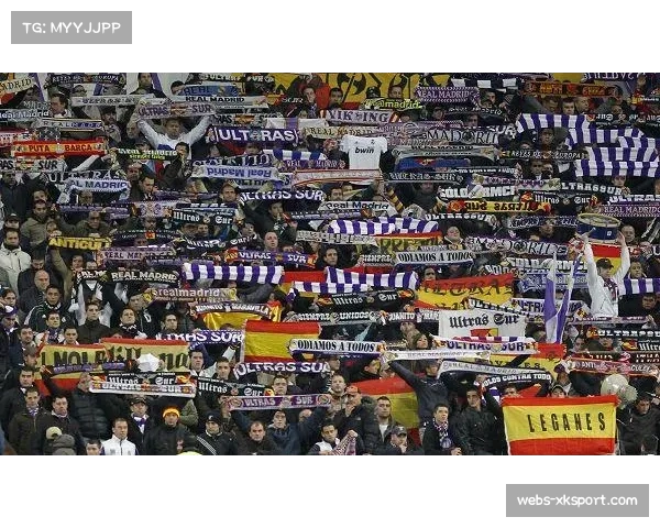 伯纳乌球场座无虚席，皇马球迷高唱队歌助威